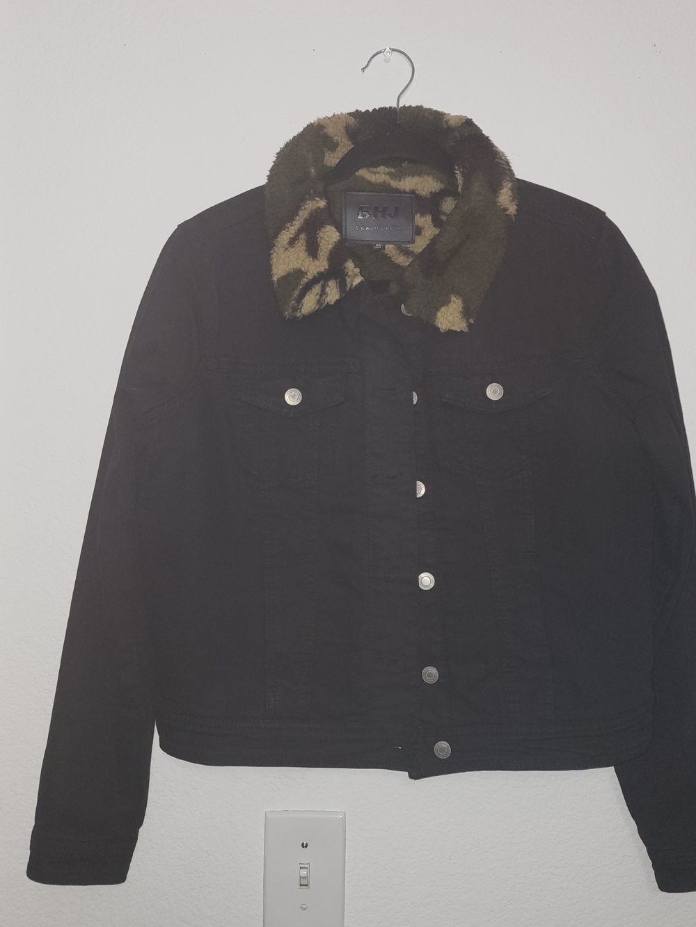 Black Denim Jacket with Camouflage Faux-Fur Collar